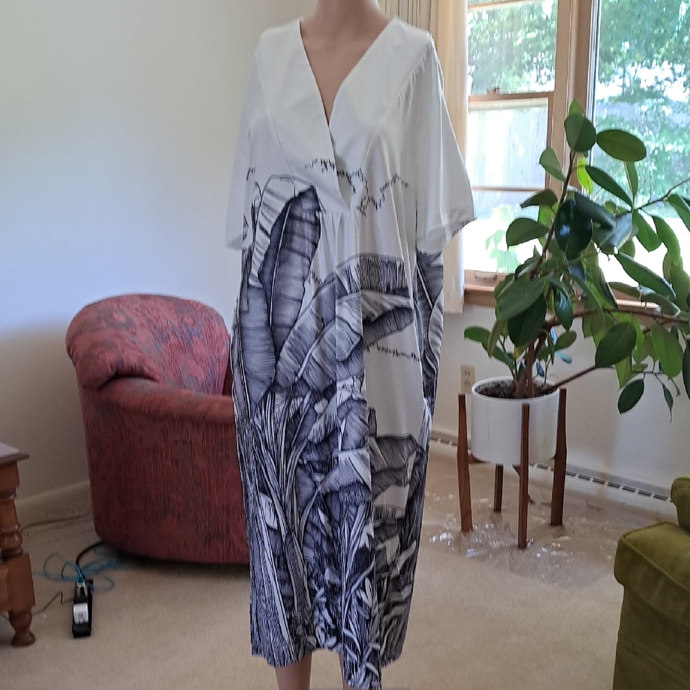Elegant Black and White Leaf Print Dress L,  Ptp 22" New No Tag
